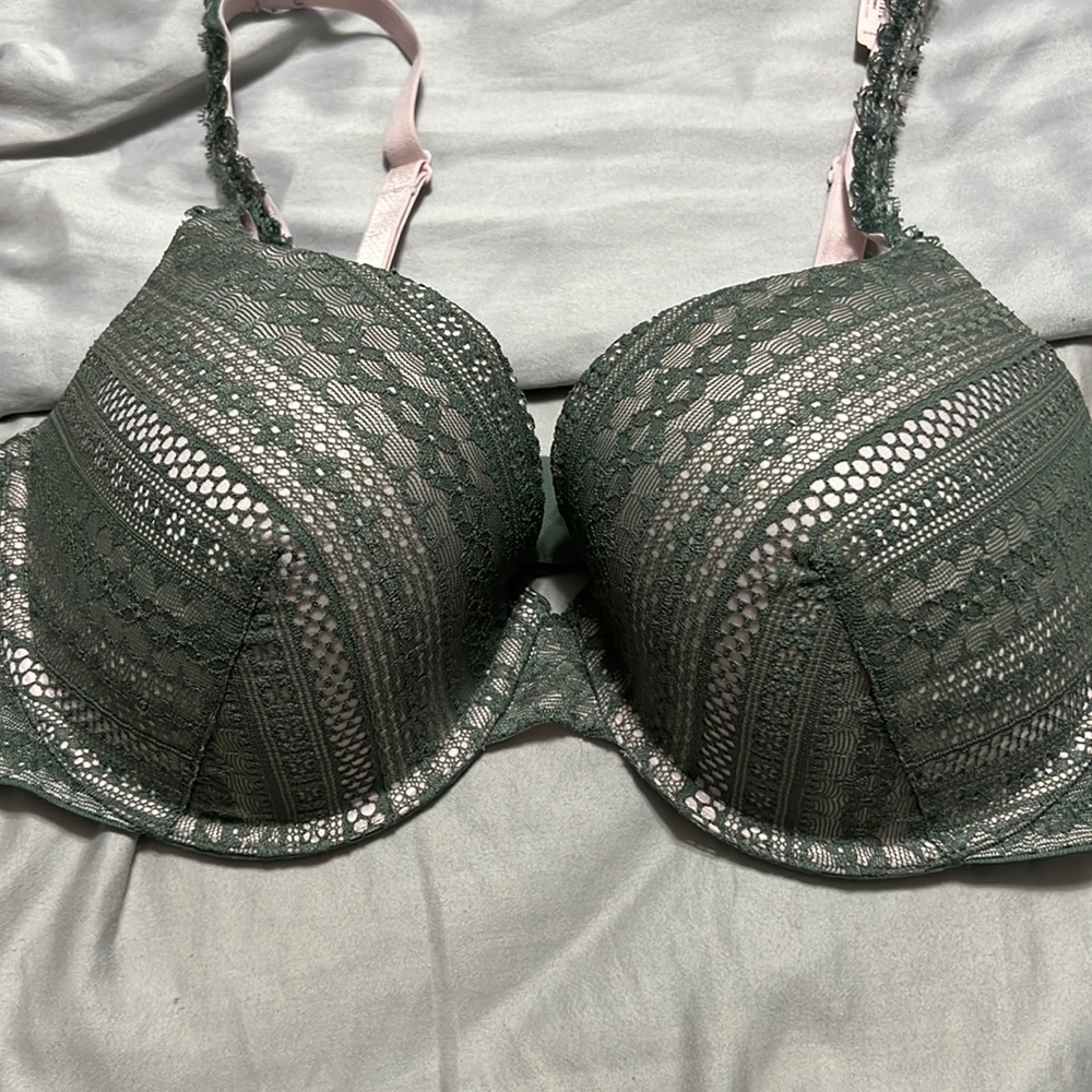 Victoria's Secret lined Demi green and pink 36DD
